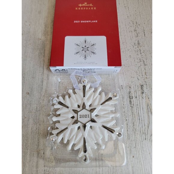 Hallmark snowflake glitter ornament Xmas White decor snow - Picture 1 of 6